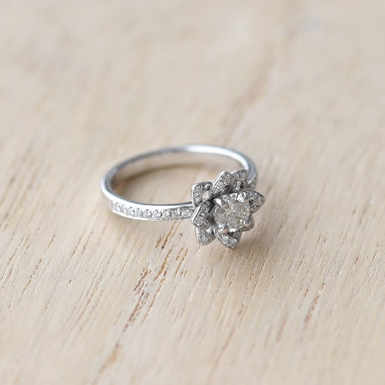 Goldener Ring in Blumenform Aaron 74321