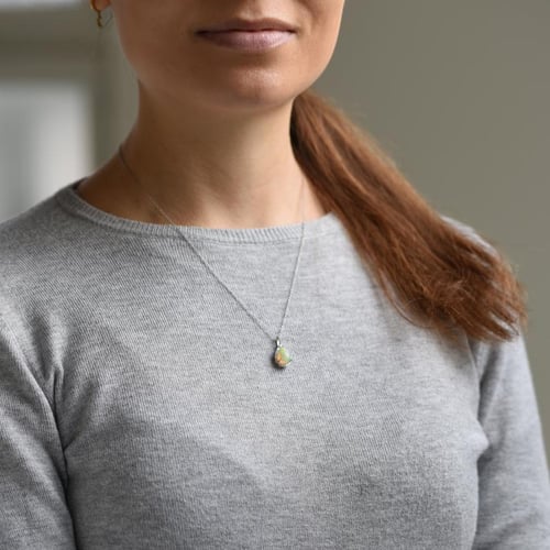 Luxuriöser Anhänger mit weißem Opal und Diamanten Gale