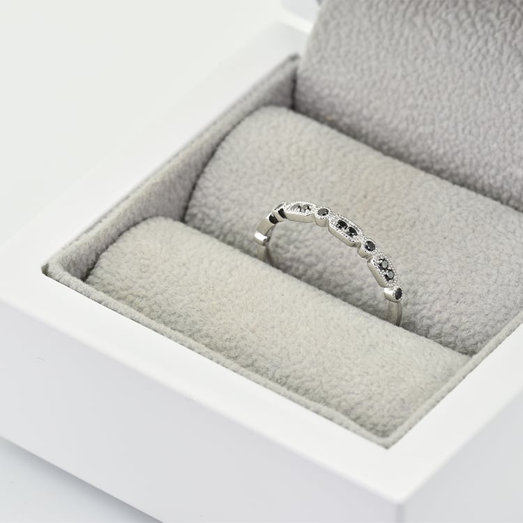 Ring aus Gold mit schwarzen Diamanten halbbesetzt Liam 41121