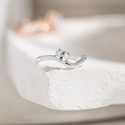 Verlobungsring mit einem ovalen Diamanten Carrie