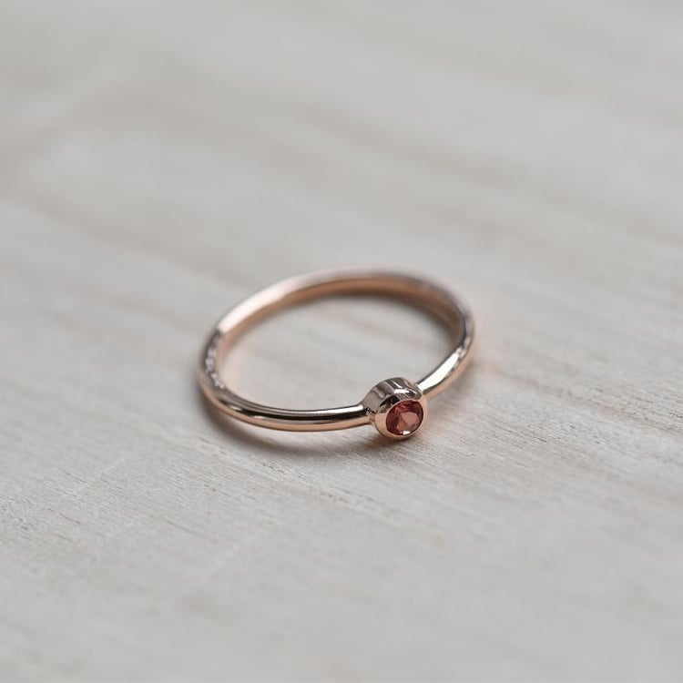 Minimalistischer Goldring mit Padparadscha-Saphir Emilien 31824