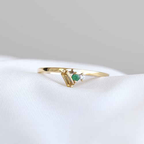 Cluster-Ring aus Gold mit Citrin, Smaragd und einem Diamanten Dalit