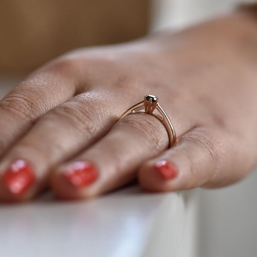 Verlobungsring mit grünem Diamant Sati