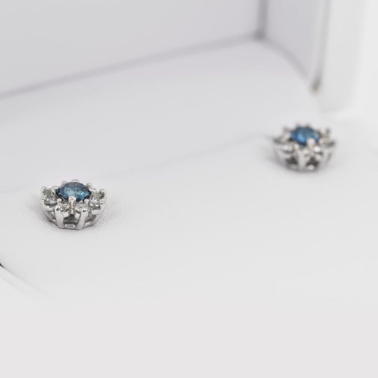 Blumenohrstecker mit blauen Diamanten Vyom 14997