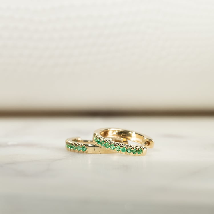 Elegante runde Ohrringe mit Smaragden Gomati 134681