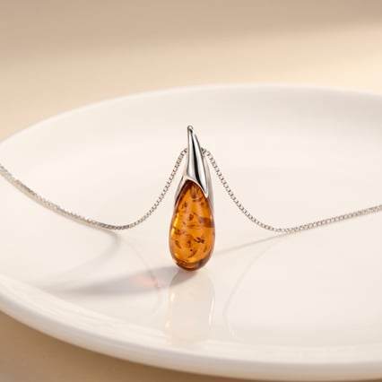 Silberanhänger mit Bernstein Mara