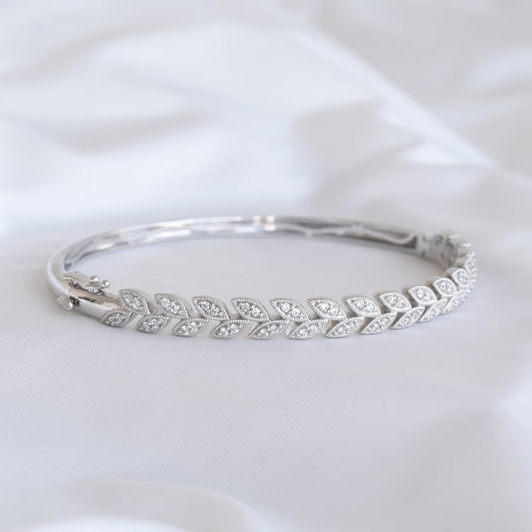 Eleganter silberner Armreif mit funkelnden Diamanten Ettore 107970