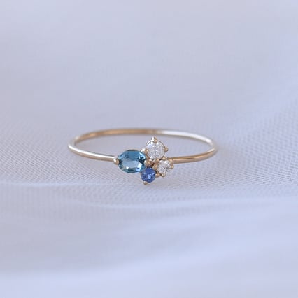 Goldener Cluster-Ring mit Topas, Saphir und Moissanit Avah