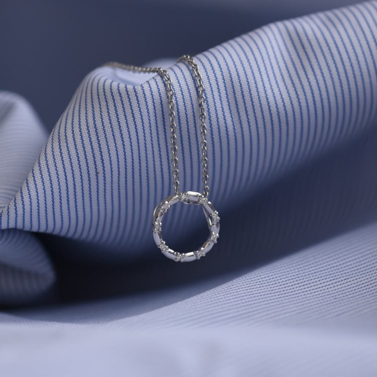 Silberner Anhänger im Karmastil mit Diamanten Heidi 70067