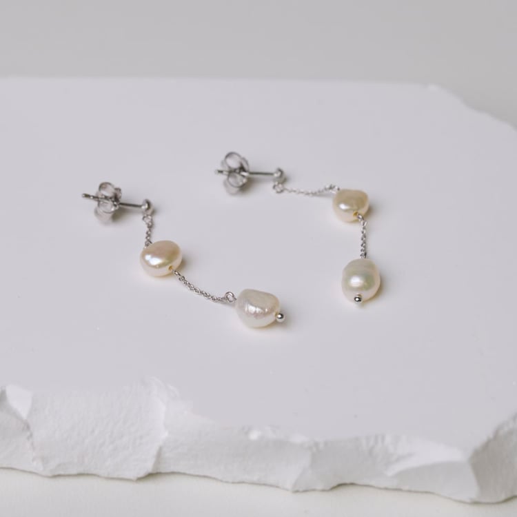 Silberne Hängeohrringe mit Perlen Klara 164068