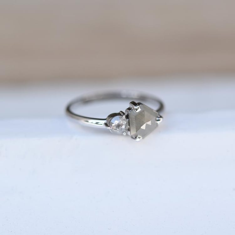 Unkonventioneller Ring 48994