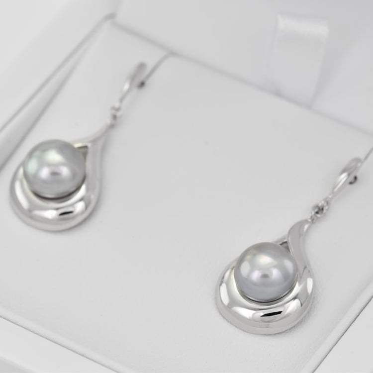 Perlenohrringe grau in Eppi-Geschenkbox 13079