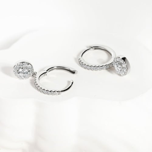 Silberne runde Ohrringe mit 0.13ct Lab Grown Diamanten Madhu