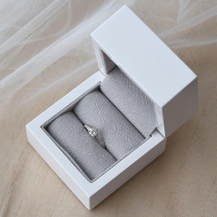 Verlobungsring aus Gold mit Diamant im Solitär-Pave Stil Vanan 67181