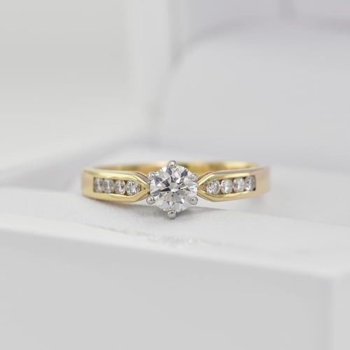 Verlobungsring mit Lab Grown Diamanten Mita