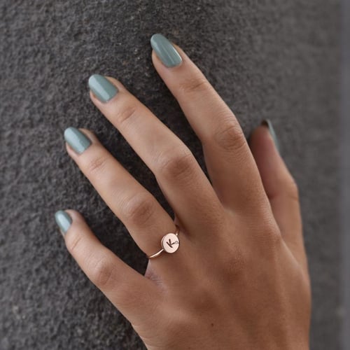 Ring aus Gold mit Diamant und Gravur Narik