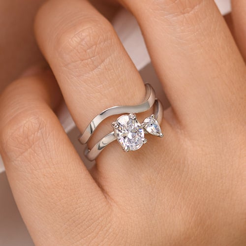 Romantisches Verlobungs-Set mit Diamantringen Flora