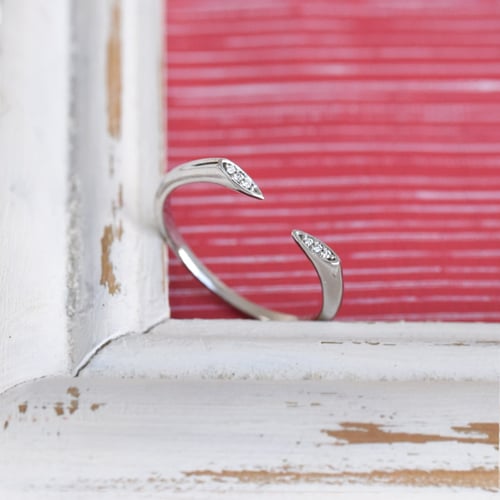 Atypischer Ring mit sechs Diamanten Aislinn