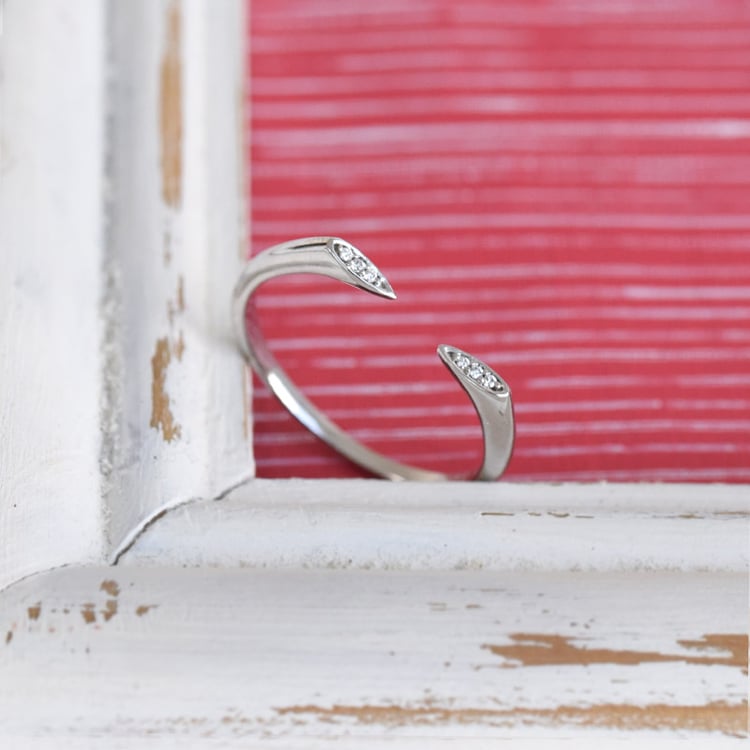 Atypischer Ring mit sechs Diamanten Aislinn 84783