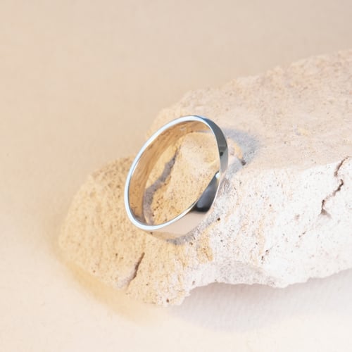 Verdrehte goldene Eheringe mit Diamanten Brielle