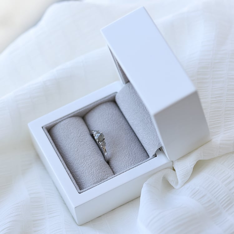 Ring mit drei Diamanten 61261