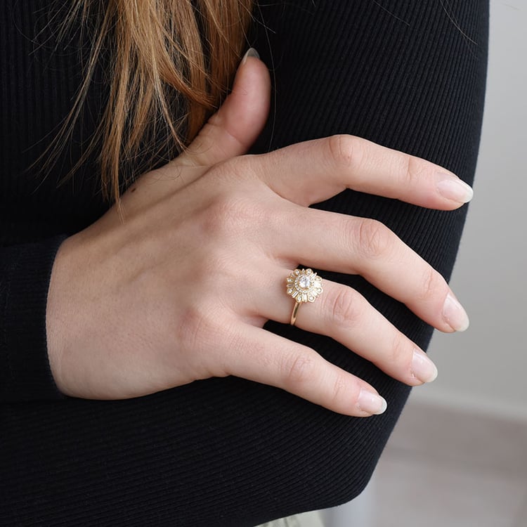 Ring mit Diamanten in Blumenform Buck 89996