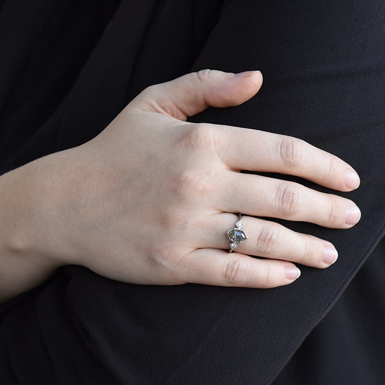 Ring mit Hexagon Salt and Pepper Diamanten Leyla 95903