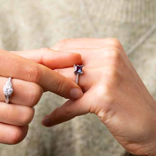 Ring mit Lab Grown Alexandrit und Diamanten Kip