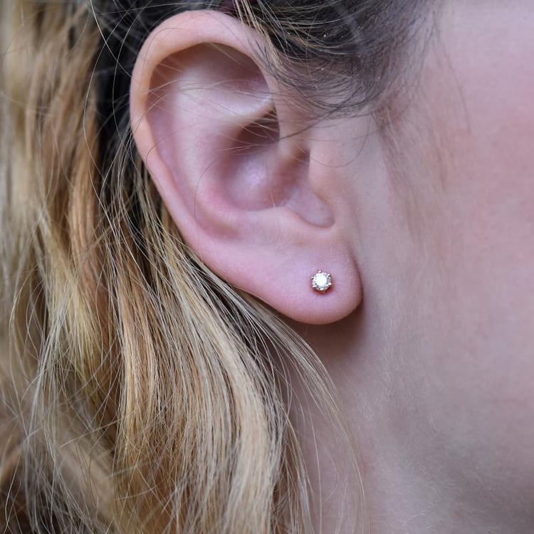 Funkelnde Ohrstecker mit Moissaniten Docala 104980