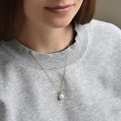 Goldene Anhänger mit Diamanten Alixa