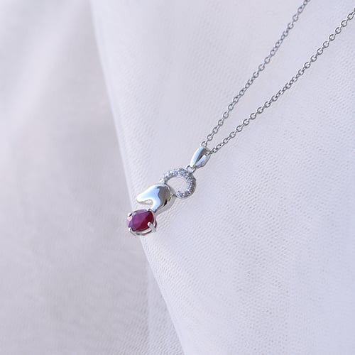 Anhänger im Sternzeichen Widder mit Rubin und Diamant Carnero