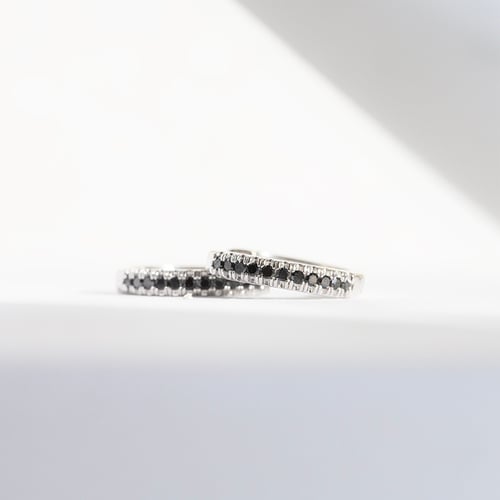 Creolen mit schwarzen Diamanten Gomati