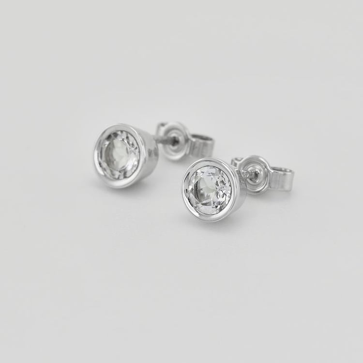 Bezel Ohrringe aus Platin mit weißen Topasen Wetty 70656