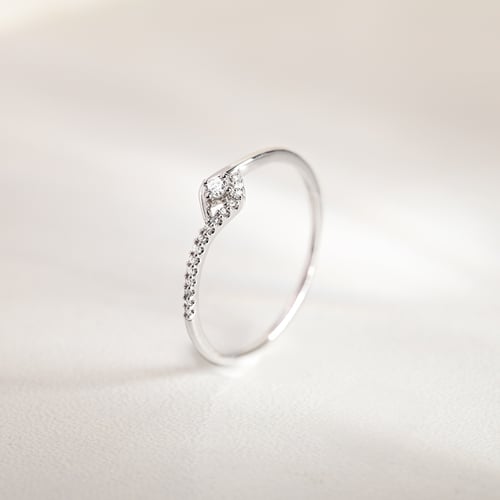 Romantischer Verlobungsring mit Diamanten Anthia