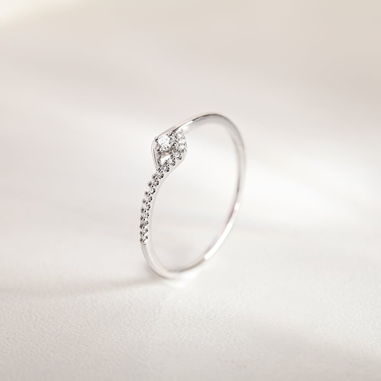 Romantischer Verlobungsring mit Diamanten Anthia 147890