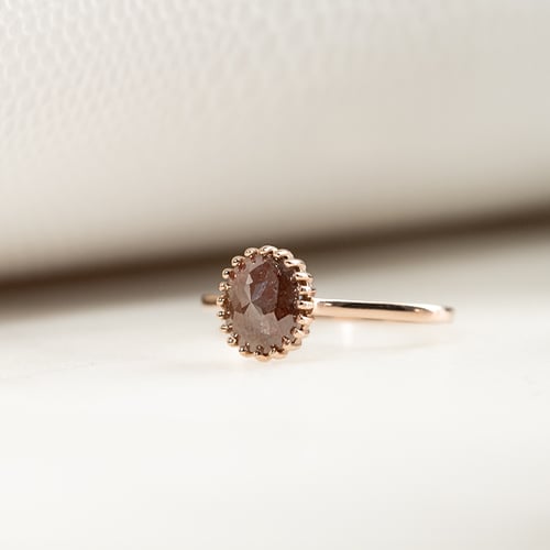 Goldring mit ovalem Salt and Pepper Diamanten Marcea