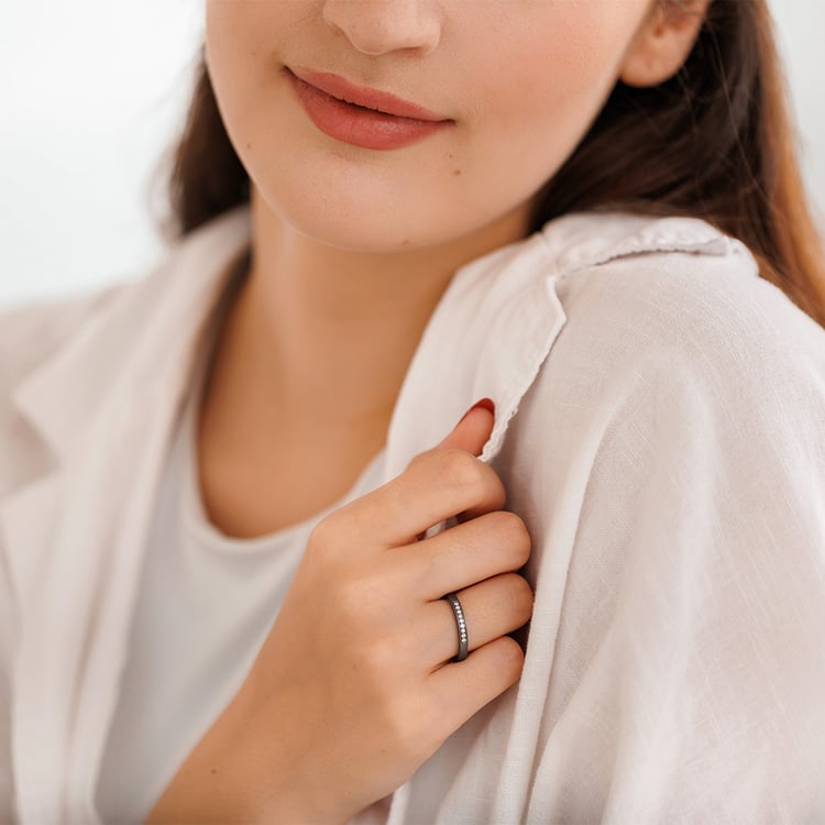 Ring aus Tantal mit Diamanten Rille 157432