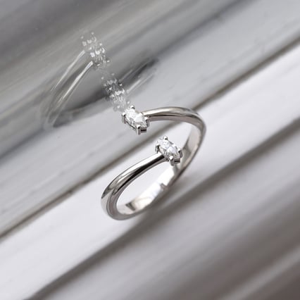 Ungewöhnlicher Ring aus Gold Alik