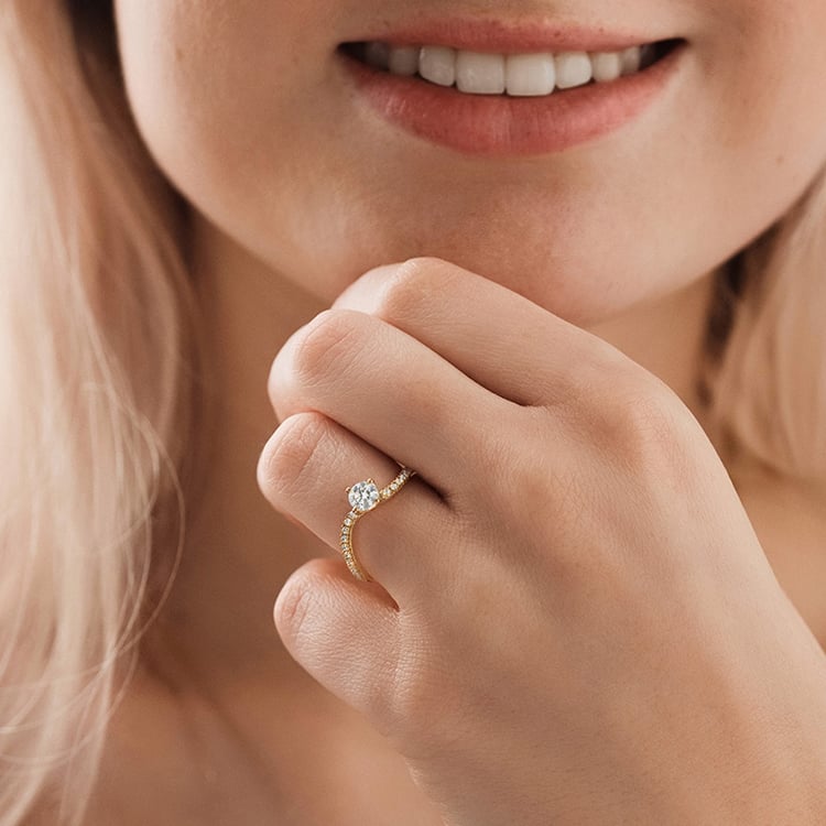 Verlobungsring mit rundem Moissanit 155158