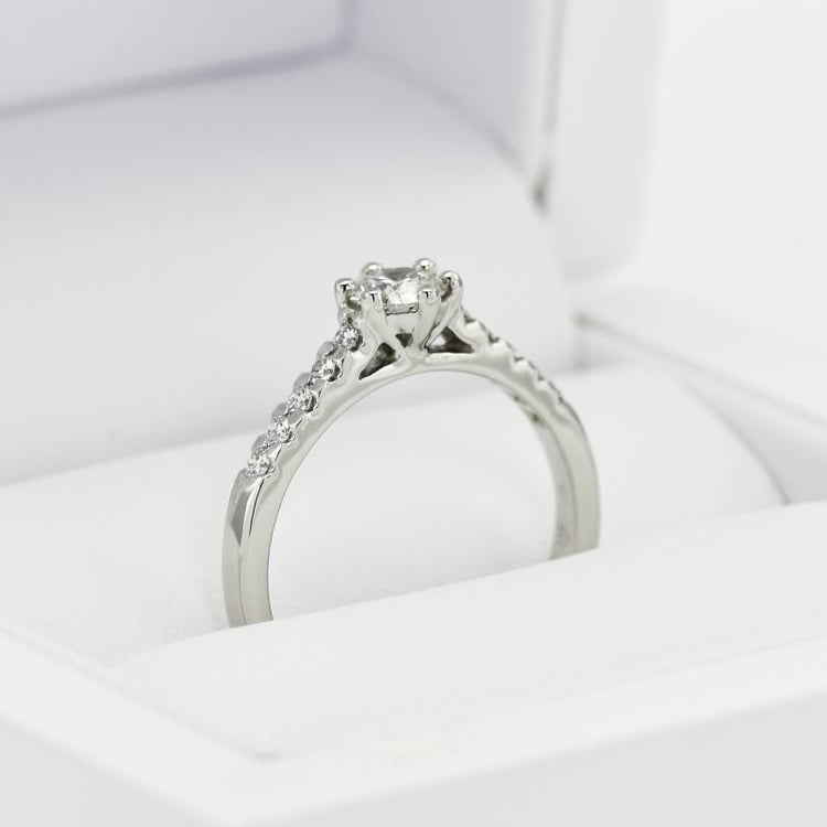 Ring mit Diamanten 11712