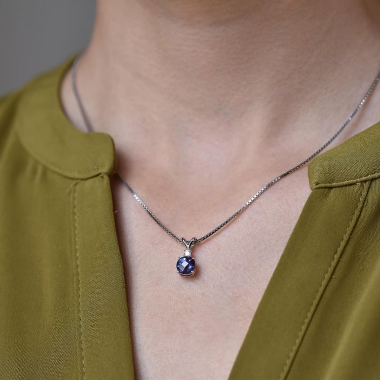 Goldanhänger mit Alexandrit und Diamant Emolyna 22884