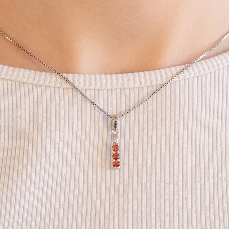 Zarter silberner Anhänger mit orangefarbenen Saphiren Freesia 101029