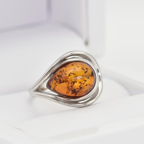 Silberner Ring mit Bernstein Wasily