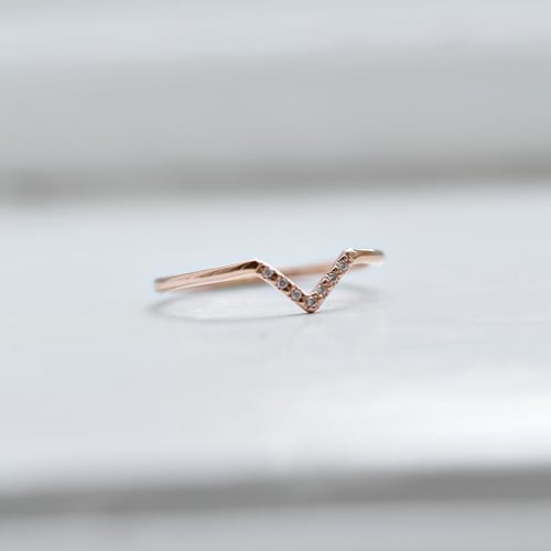 Goldener Ring mit Diamanten Bebeha