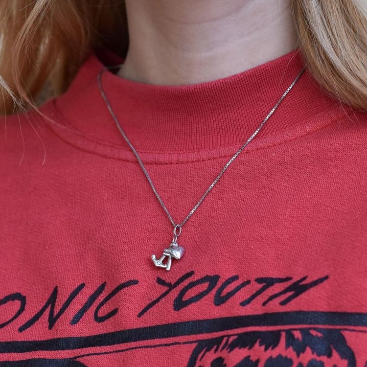 Silberner Anhänger mit dem Symbol des Glaubens, der Liebe und der Hoffnung Pjudu 28566