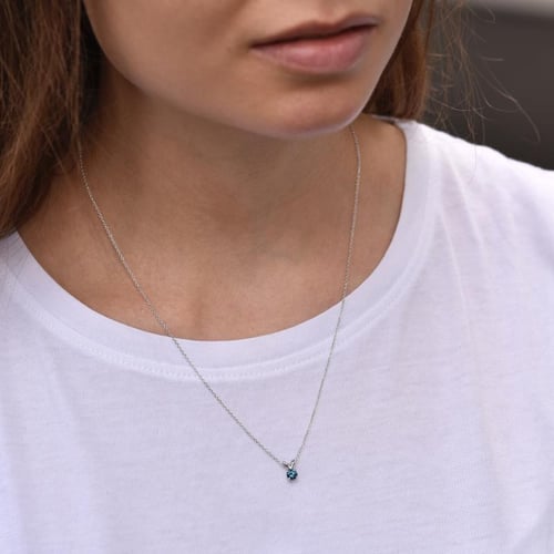 Blauer Diamant in Anhänger Lalom