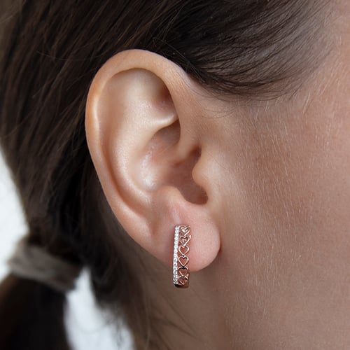 Runde Ohrringe mit Diamanten und Herzen Luba