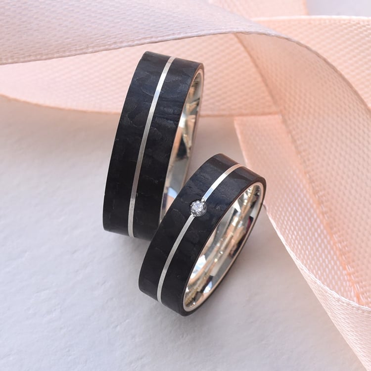 Flache Carbon Trauringe aus Gold mit Diamant Semaiah 77693