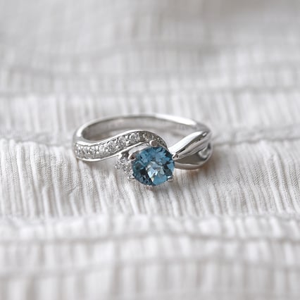 Eleganter Silberring mit 1.00ct Topas Dea