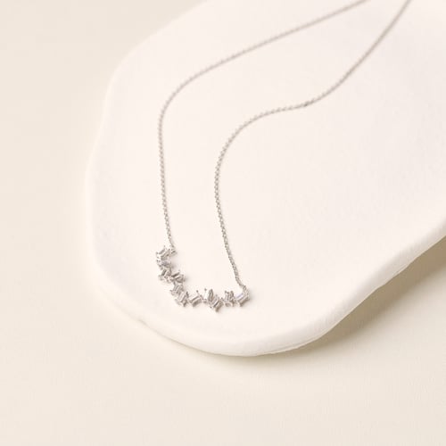 Moderne Goldene Halskette mit Lab Grown Baguette-Diamanten Parvati